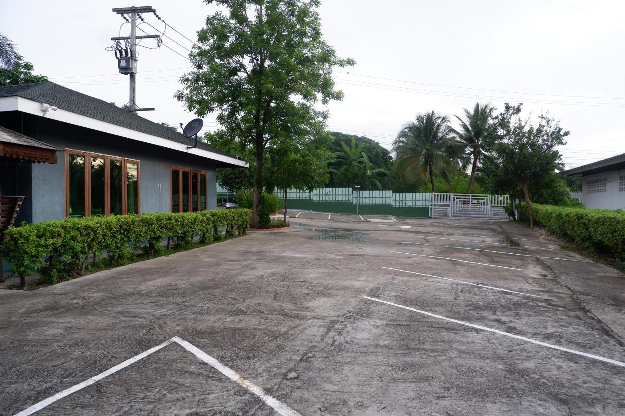 Nok Chan Mee Na Chom Thong Luaran gambar