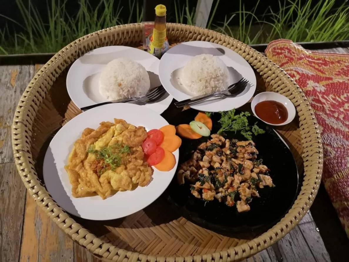 Nok Chan Mee Na Chom Thong Luaran gambar