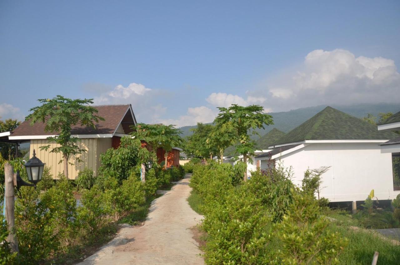 Nok Chan Mee Na Chom Thong Luaran gambar